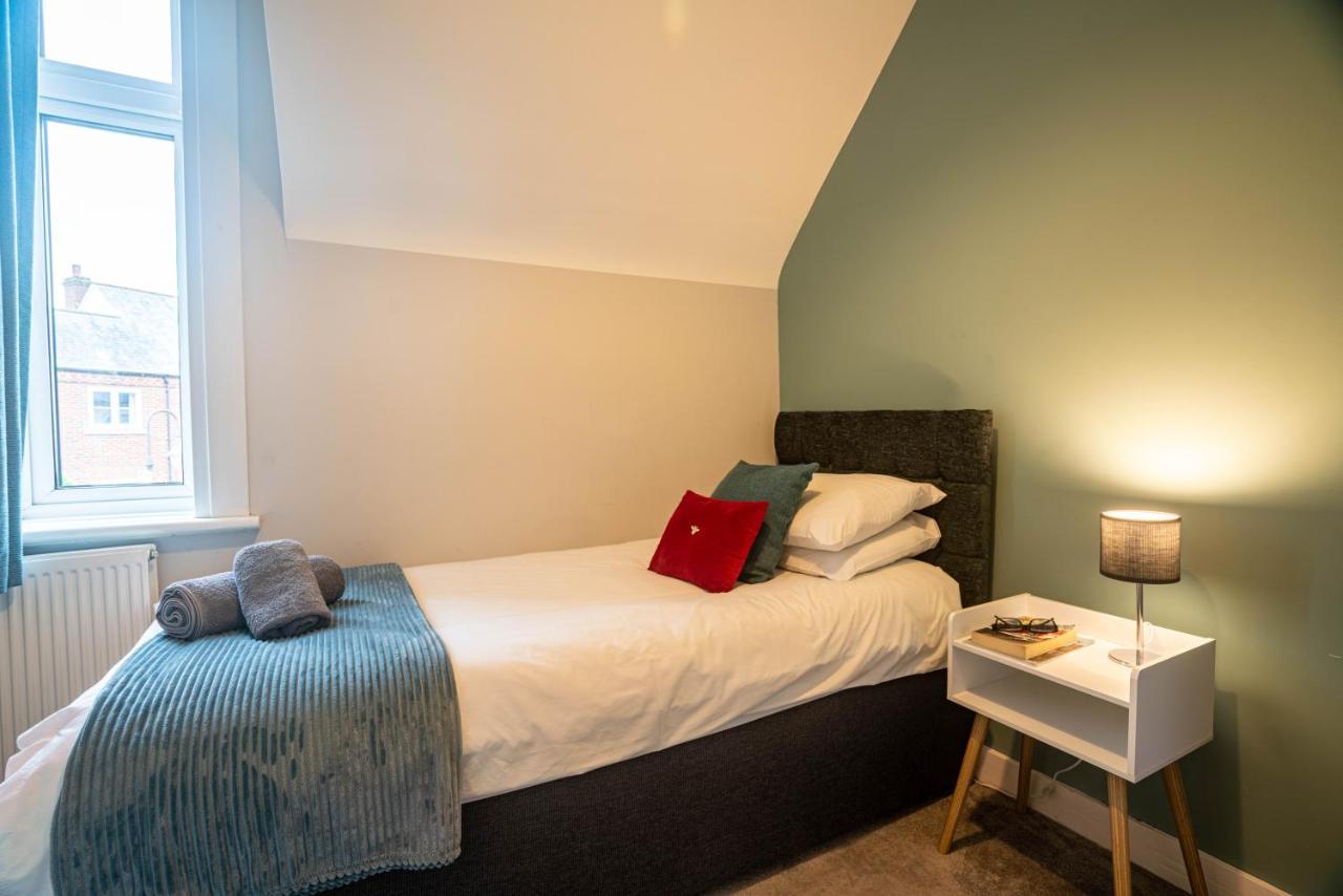 The Becket - Three Bedroom City Centre House With Parking Кэнтербари Экстерьер фото
