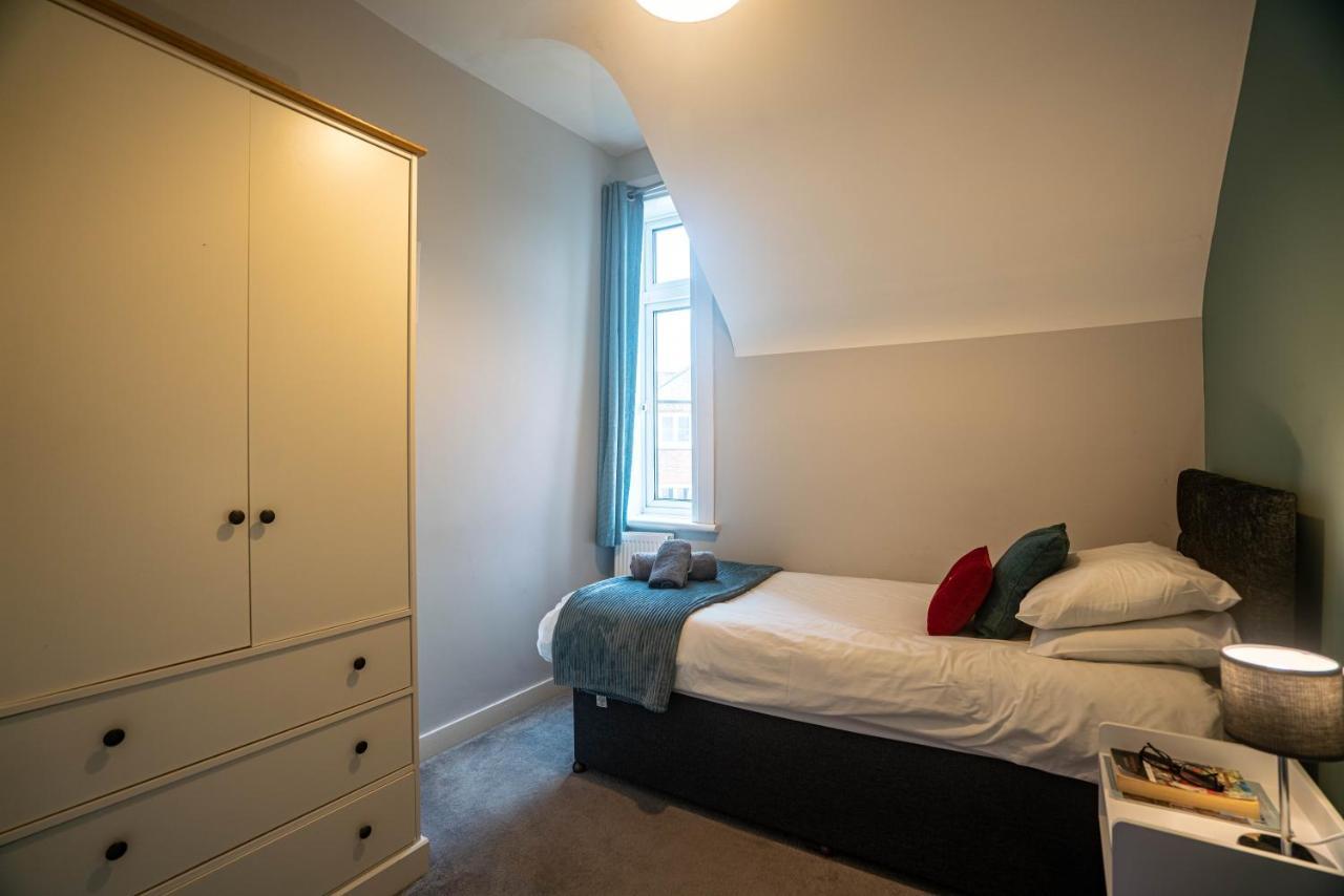 The Becket - Three Bedroom City Centre House With Parking Кэнтербари Экстерьер фото